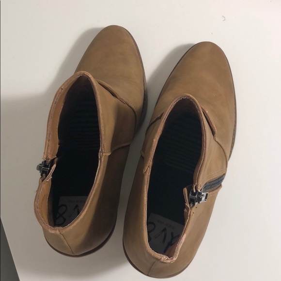 Dolce Vita Tan Booties - Picture 4 of 5